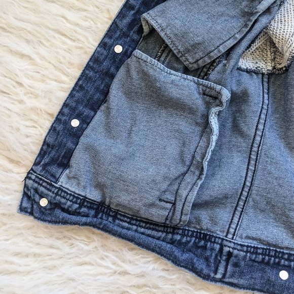 Free People Distressed Denim Jacket Blue Jean Vest Hoodie Women's XS - Picture 3 of 6